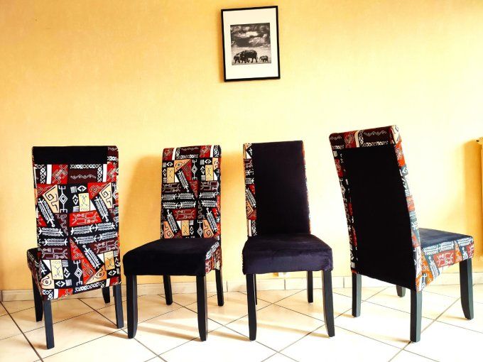 Lot de 4 chaises en wax et tissu velours / Salle à manger / Salon / cuisine